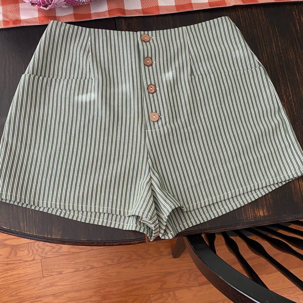 High Waist Green Shorts with Relaxed Fit